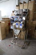 1-300克堅(jiān)果顆粒自動裝袋定量分裝機(jī)廠家